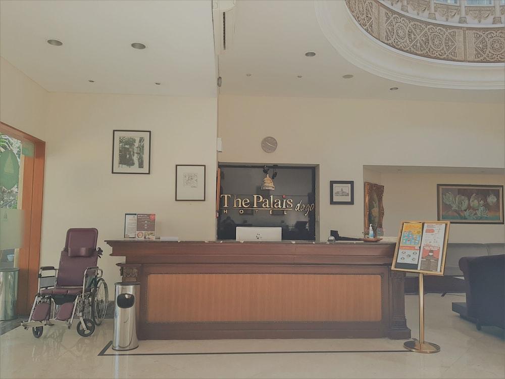 The Palais Hotel Dago Бандунг Екстериор снимка
