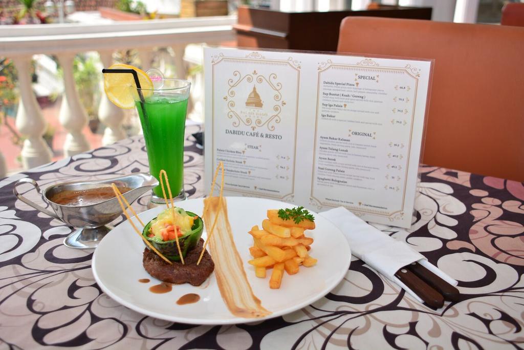 The Palais Hotel Dago Бандунг Екстериор снимка