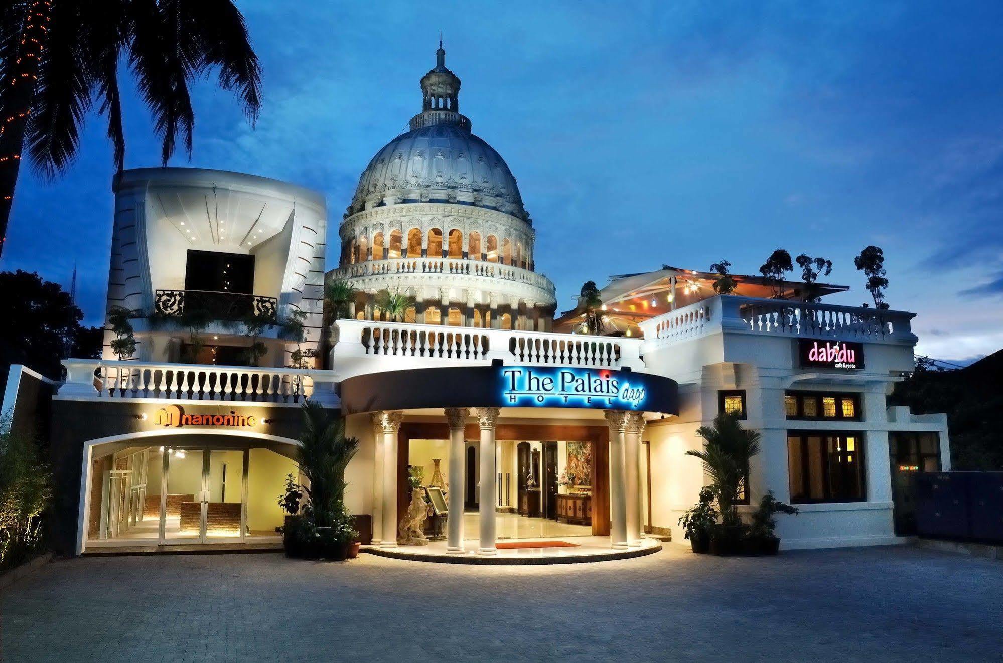The Palais Hotel Dago Бандунг Екстериор снимка